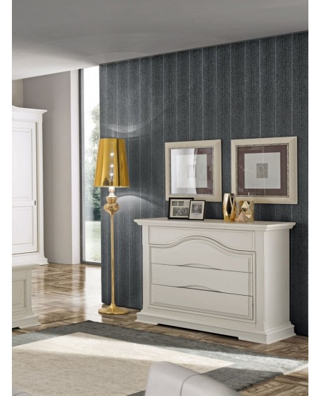 Comò a 4 cassetti di cui il primo a scatto