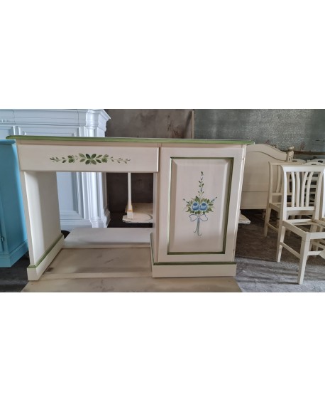 Hölzerner Schreibtisch mit POOR ART PORTAFRIGO